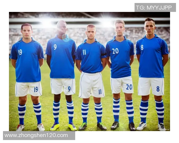 超可爱的足球明星们在绿茵场上展现魅力与风采的精彩瞬间